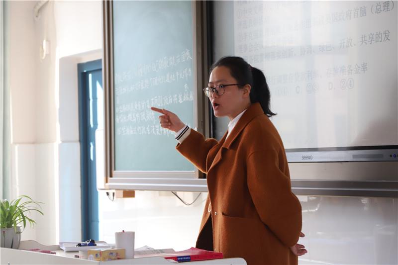 堅(jiān)定信仰，立德樹(shù)人